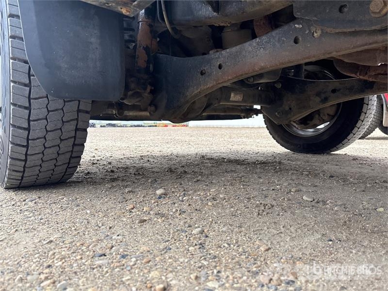 Ford F-450 XLT 4x4 Extended Cab Cab and Chassis Cabins and interior