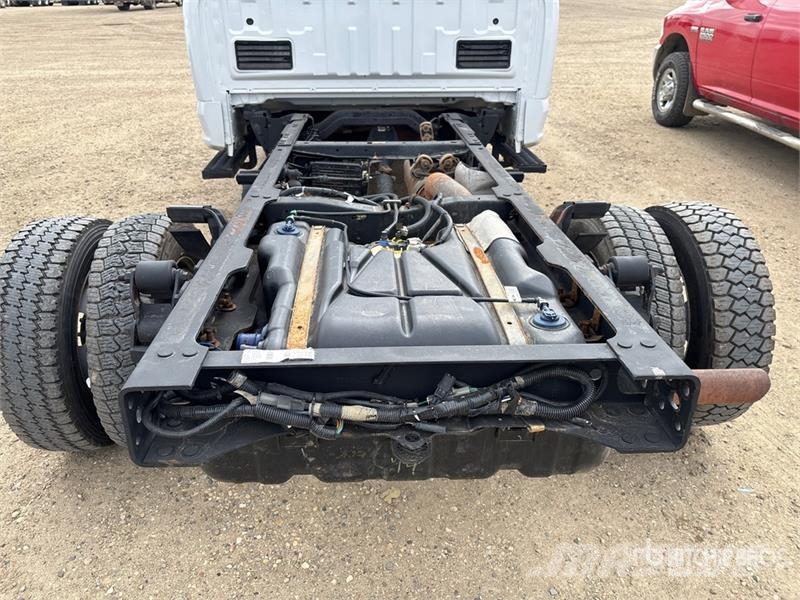 Ford F-450 XLT 4x4 Extended Cab Cab and Chassis Cabins and interior