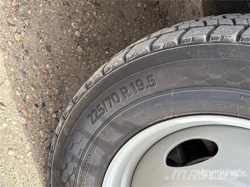 Ford F-450 XLT 4x4 Extended Cab Cab and Chassis Cabins and interior