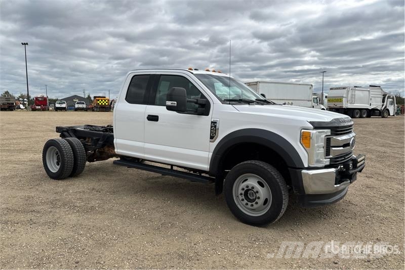 Ford F-450 XLT 4x4 Extended Cab Cab and Chassis Cabins and interior