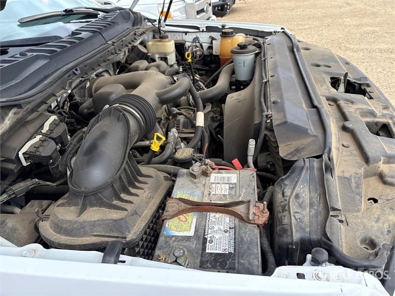 Ford F-450 XLT 4x4 Extended Cab Cab and Chassis Cabins and interior