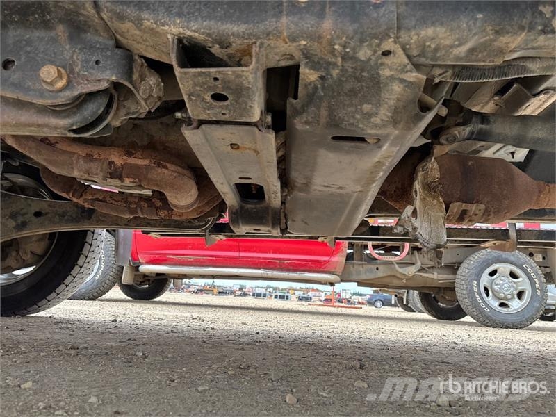 Ford F-450 XLT 4x4 Extended Cab Cab and Chassis Cabins and interior