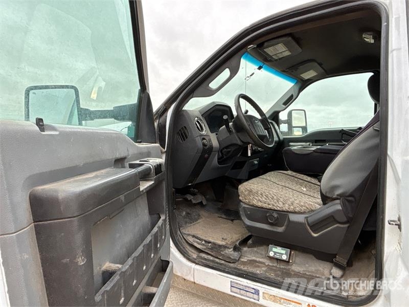 Ford F-550 Municipal/vehicul cu uz general