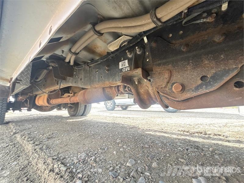 Ford F-550 Teherautóra szerelt emelők és állványok