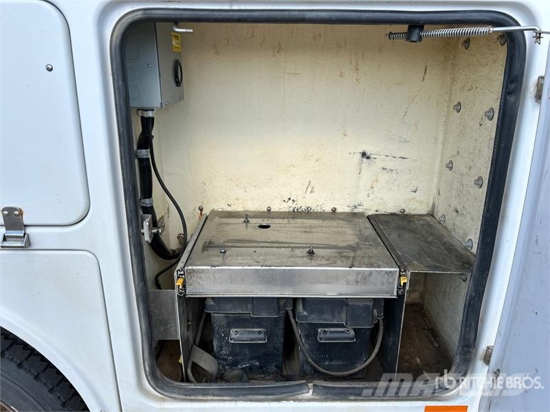 Ford F-550 Auto korvtõstukid