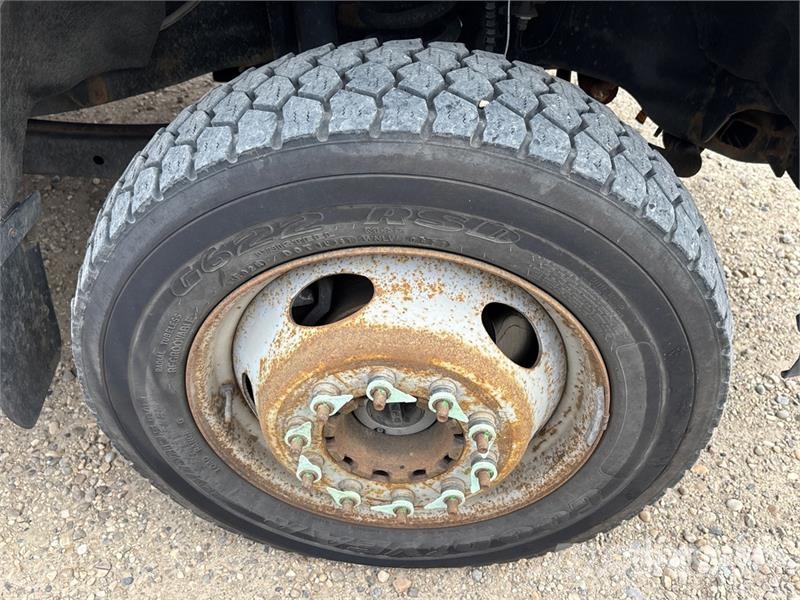 Ford F-550 Teherautóra szerelt emelők és állványok