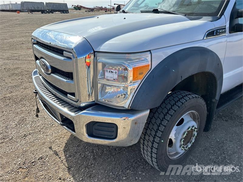 Ford F-550 Auto korvtõstukid