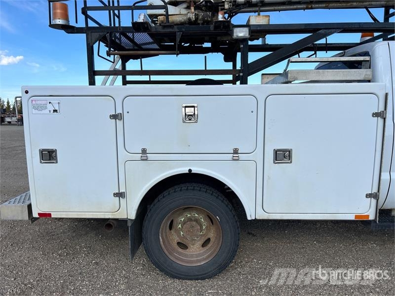Ford F-550 Auto korvtõstukid
