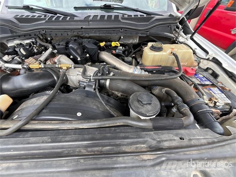 Ford F-550 Teherautóra szerelt emelők és állványok