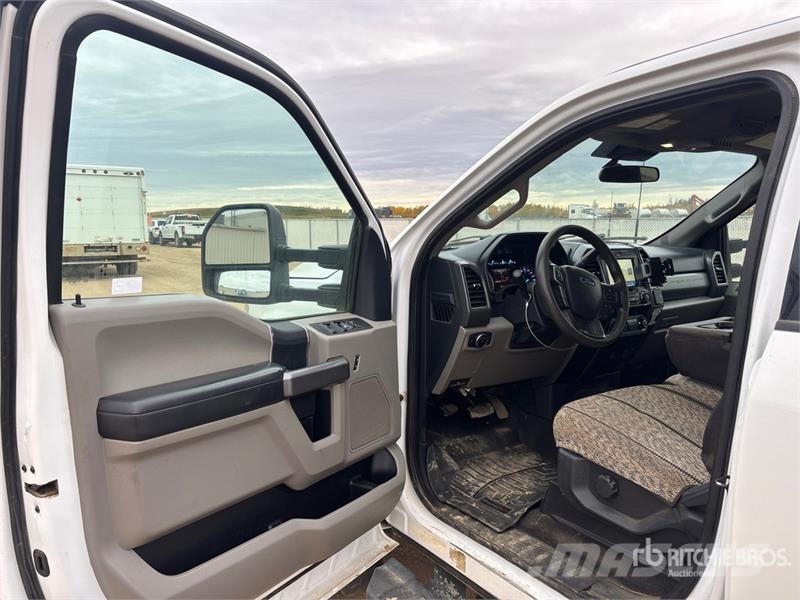 Ford F-550 Camion plateau