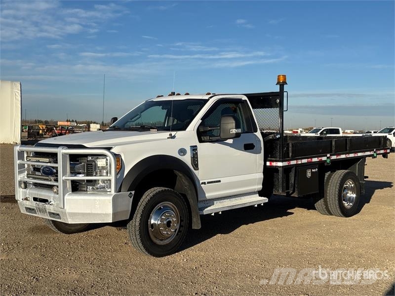 Ford F-550 Tovornjaki s kesonom/platojem