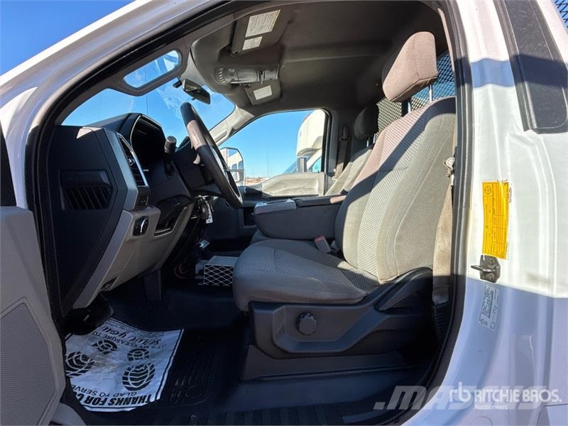 Ford F-550 Ciężarówki typu Platforma / Skrzynia
