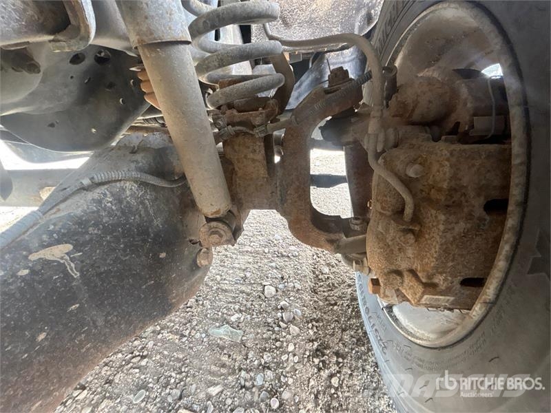 Ford F-550 Teherautóra szerelt emelők és állványok