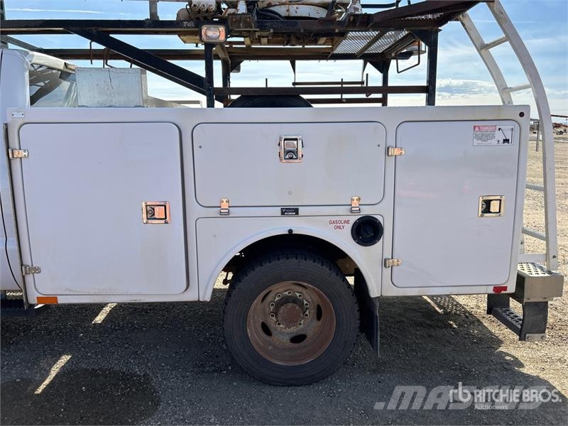 Ford F-550 Auto korvtõstukid