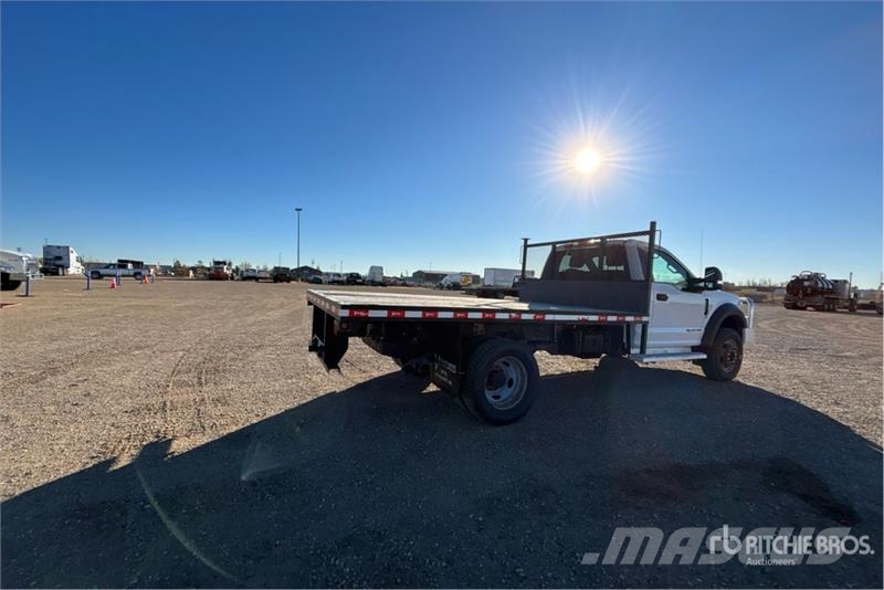 Ford F-550 Ciężarówki typu Platforma / Skrzynia