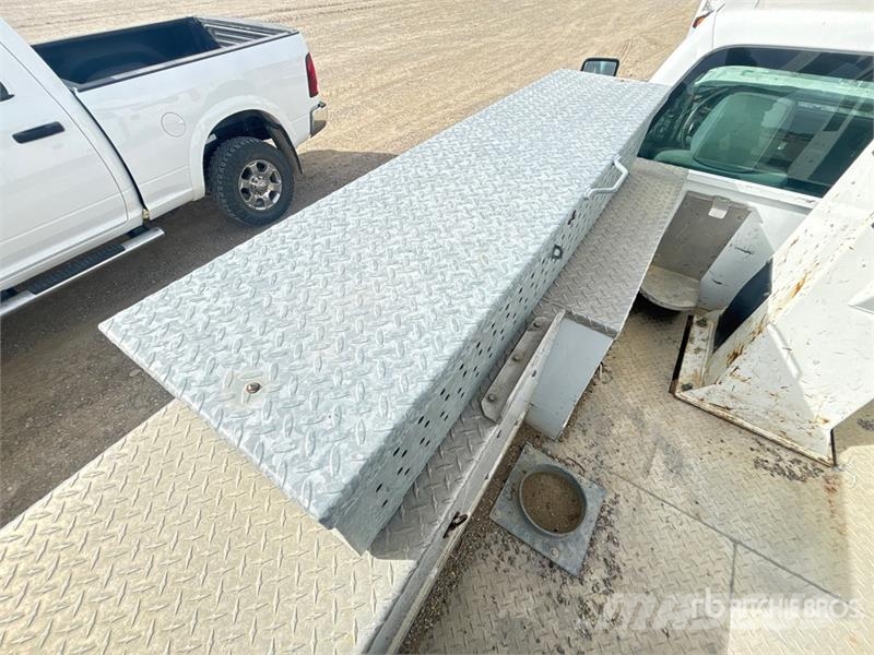 Ford F-550 Teherautóra szerelt emelők és állványok