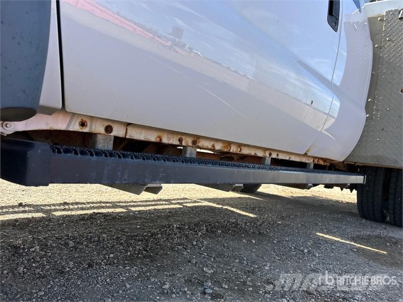 Ford F-550 Auto korvtõstukid