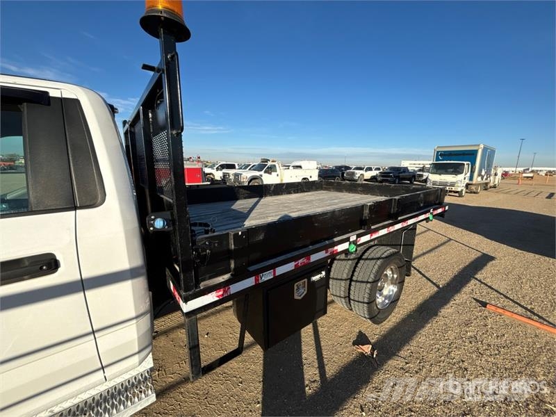Ford F-550 Tovornjaki s kesonom/platojem