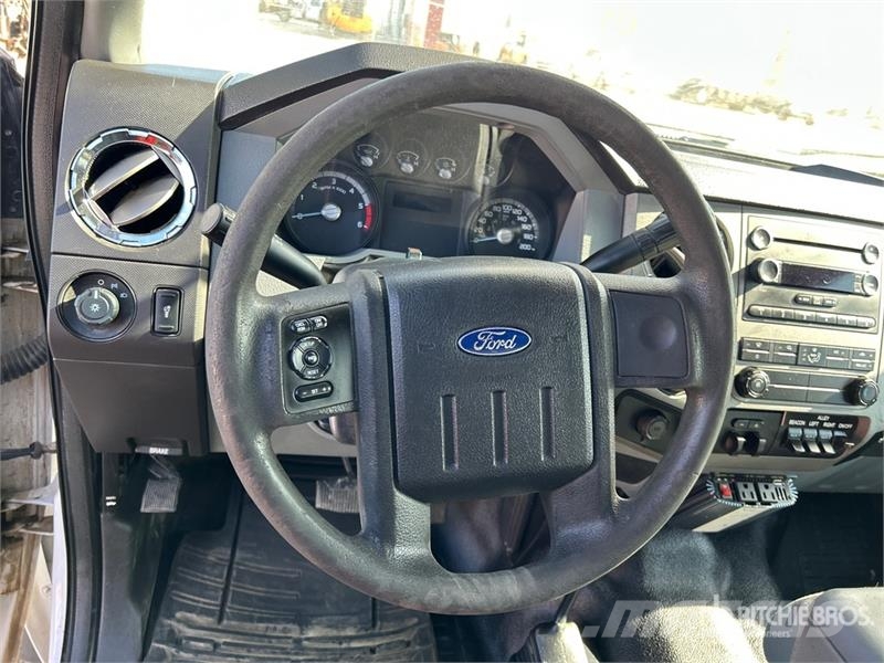 Ford F-550 Auto korvtõstukid