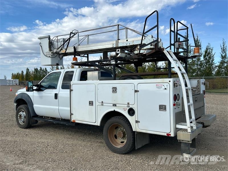 Ford F-550 Auto korvtõstukid