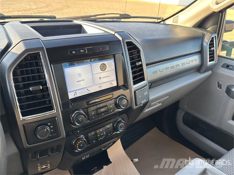 Ford F-550 Tovornjaki s kesonom/platojem