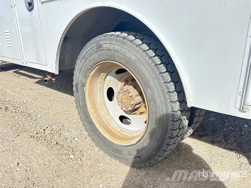 Ford F-550 Teherautóra szerelt emelők és állványok
