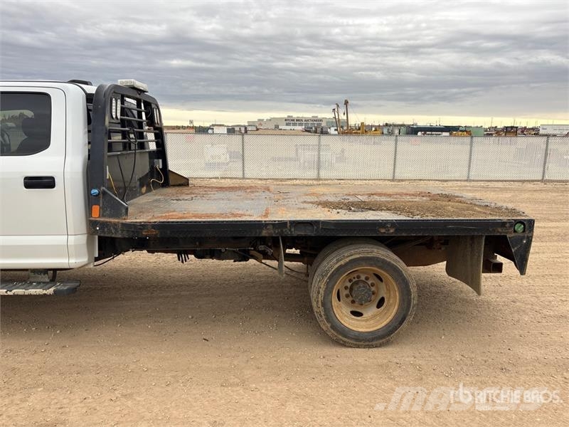 Ford F-550 Camion plateau
