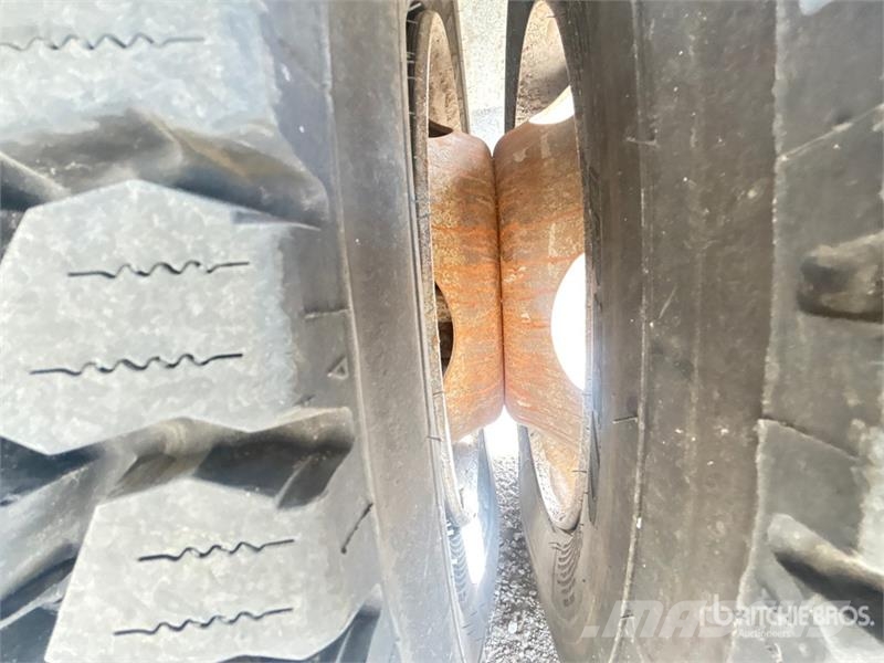 Ford F-550 Teherautóra szerelt emelők és állványok