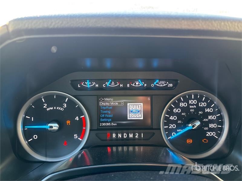 Ford F-550 Ciężarówki typu Platforma / Skrzynia