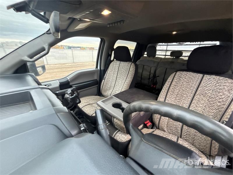 Ford F-550 Camion plateau
