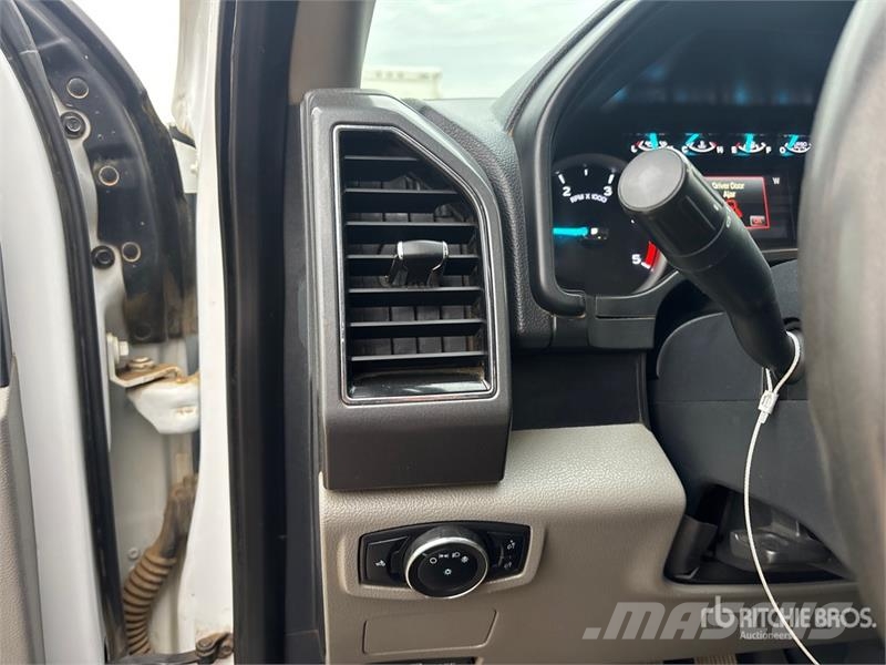 Ford F-550 Camion plateau