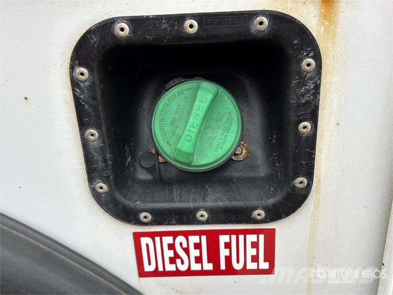 Ford F-550 Teherautóra szerelt emelők és állványok
