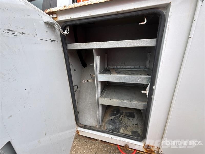 Ford F-550 Teherautóra szerelt emelők és állványok