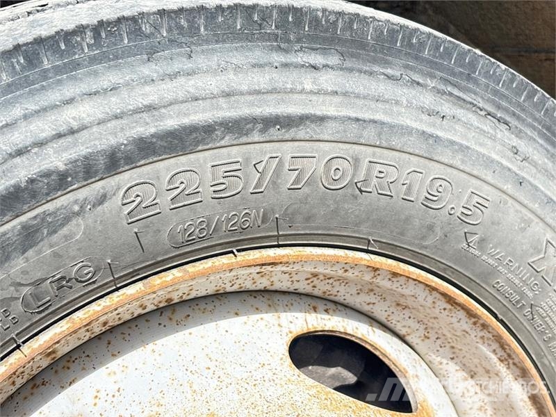Ford F-550 Teherautóra szerelt emelők és állványok