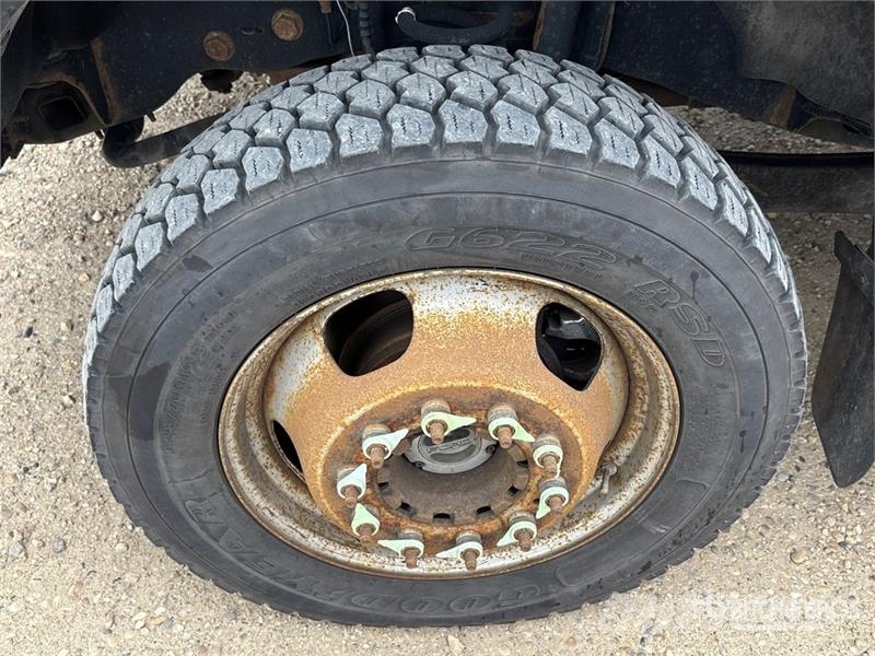Ford F-550 Teherautóra szerelt emelők és állványok