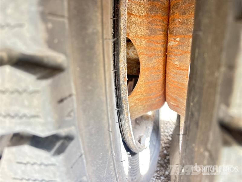 Ford F-550 Teherautóra szerelt emelők és állványok