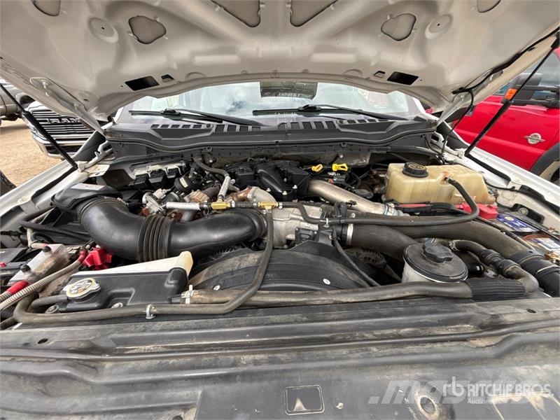 Ford F-550 Teherautóra szerelt emelők és állványok