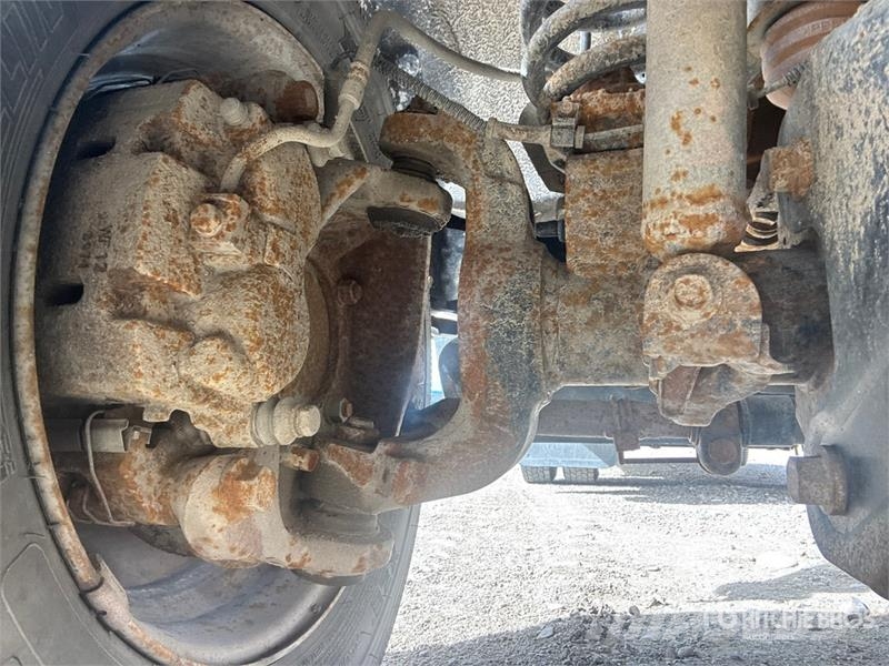 Ford F-550 Teherautóra szerelt emelők és állványok