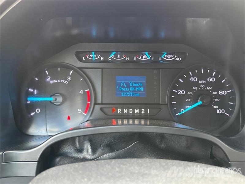 Ford F-550 Teherautóra szerelt emelők és állványok