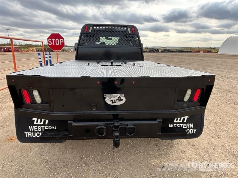 Ford F-550 Lastbil med lad/Flatbed
