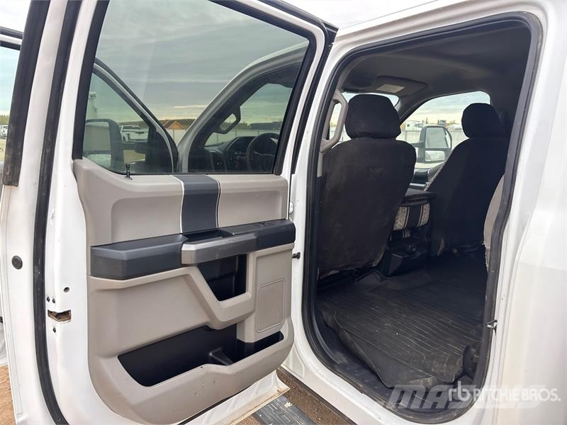 Ford F-550 Camion plateau
