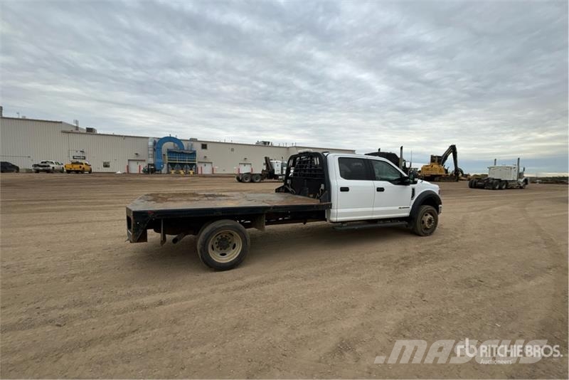Ford F-550 Camion plateau