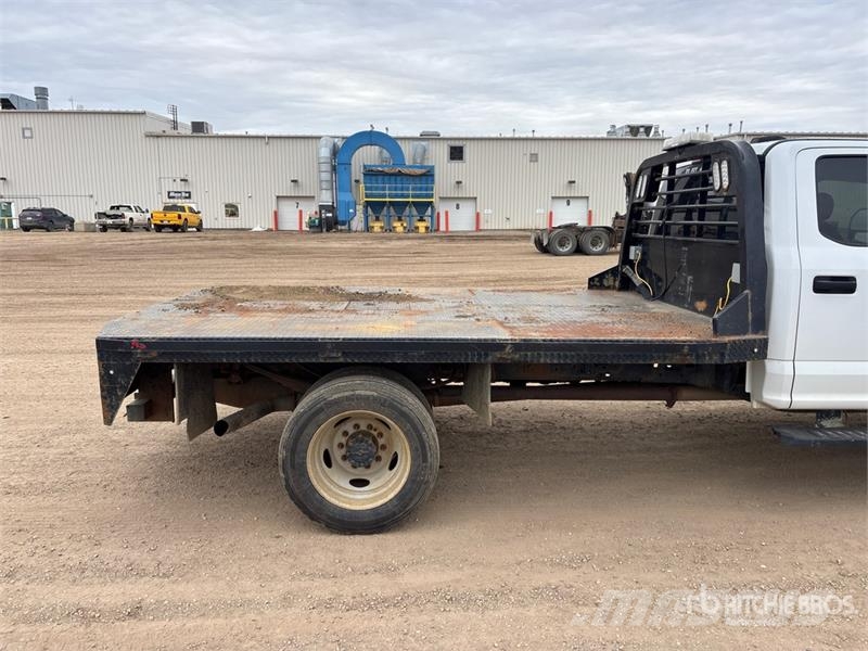 Ford F-550 Camion plateau
