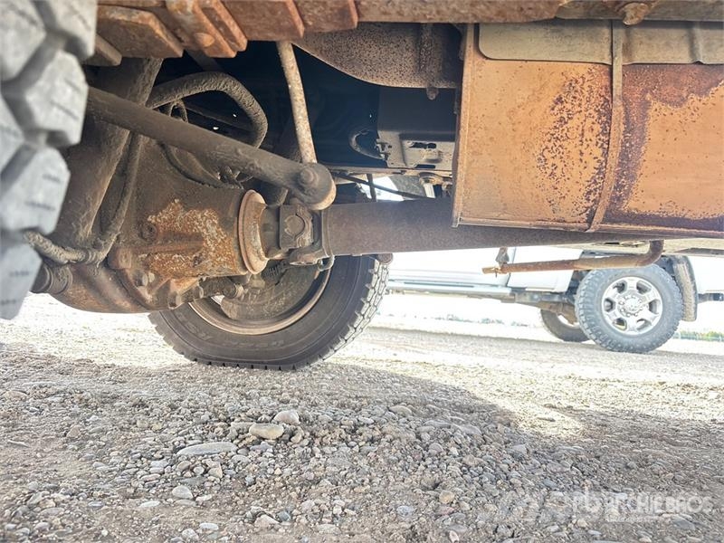 Ford F-550 Teherautóra szerelt emelők és állványok