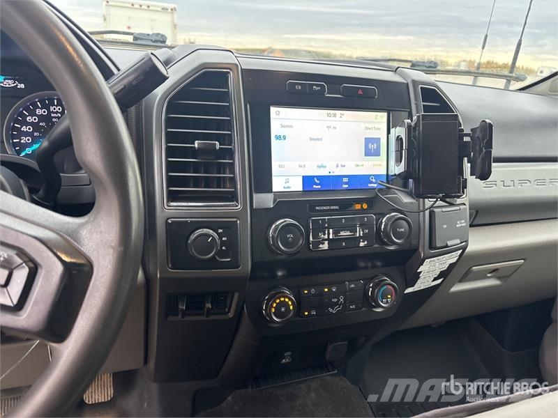 Ford F-550 Camion plateau