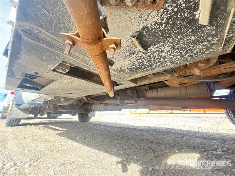 Ford F-550 Teherautóra szerelt emelők és állványok