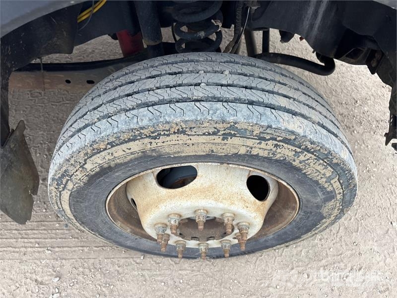 Ford F-550 Camion plateau