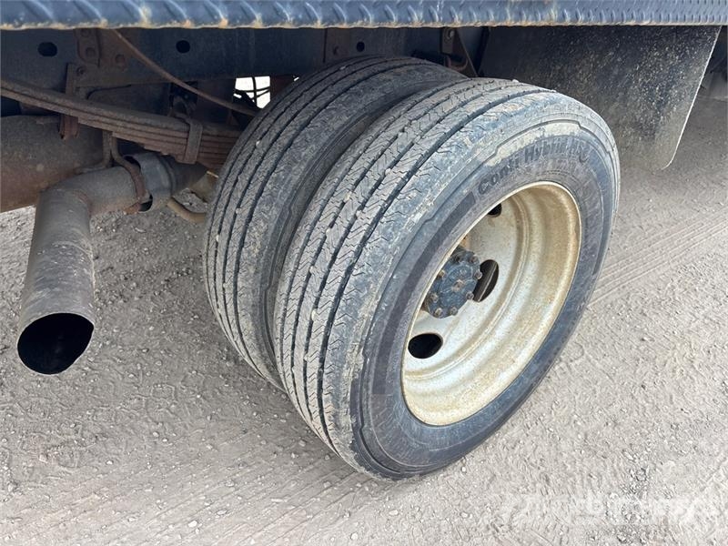 Ford F-550 Camion plateau