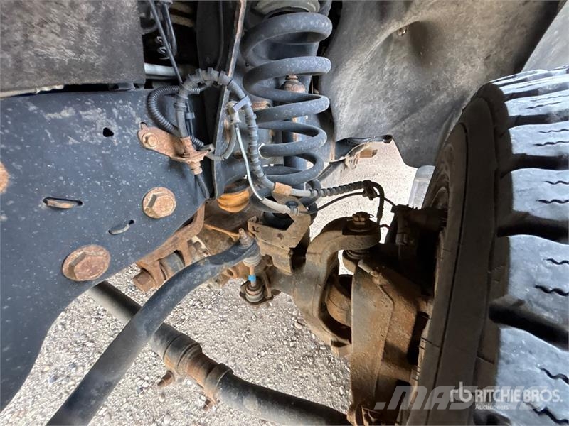 Ford F-550 Teherautóra szerelt emelők és állványok