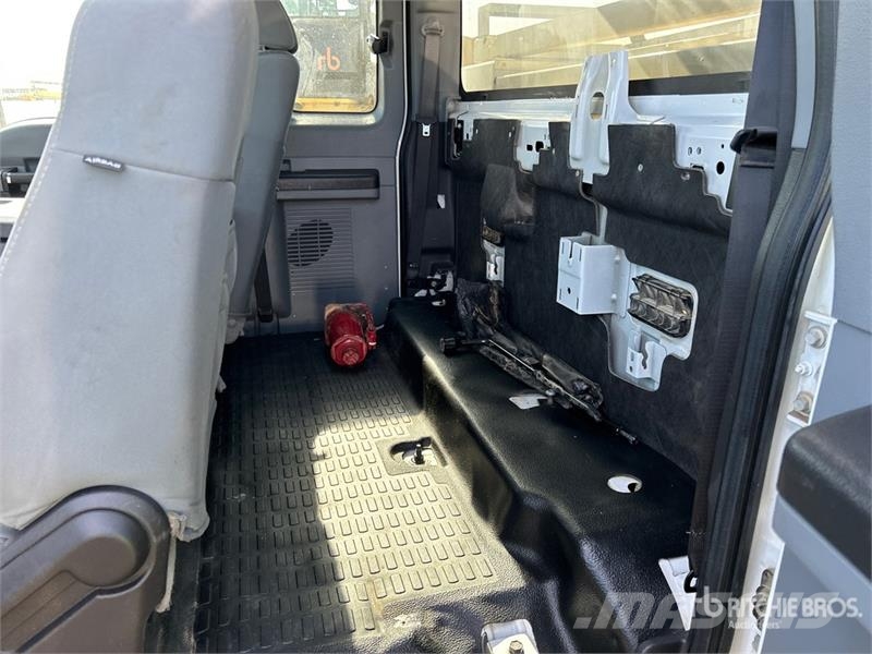 Ford F-550 Auto korvtõstukid